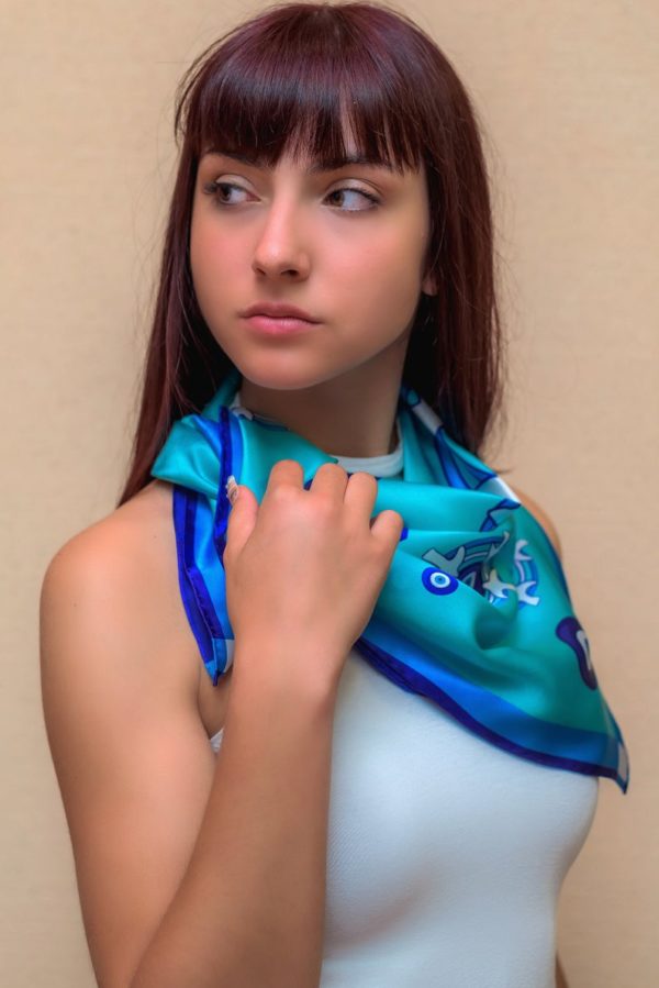 Σουφλιώτικο Μεταξωτό γυναικείο χειροποίητο μαντίλι – Γαλάζιο και τουρκουάζ– Μάτι 70 Χ 70 εκ.